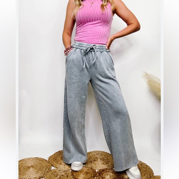 Fabulous Acid Wash Fleece wide Leg Pants with Pockets - Picture 2 of 2